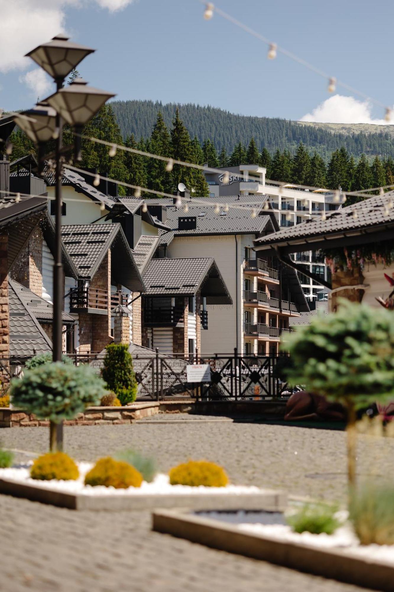 Westhills Cottage Town & Spa Bukovel Eksteriør billede